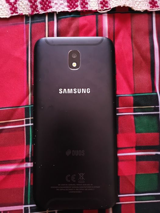 Telefon Samsung J5 2017 cu carcasa de protecție