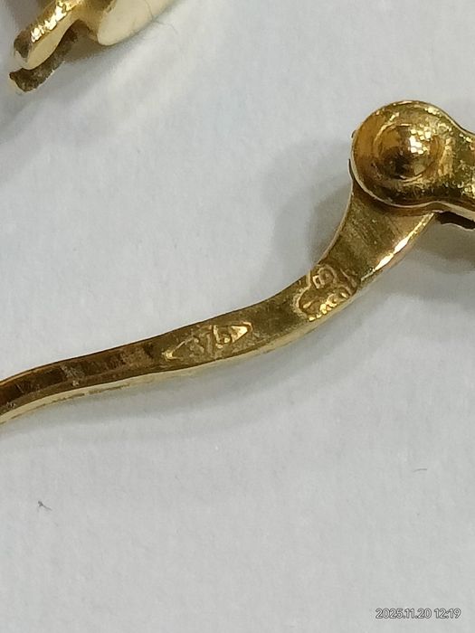 Vind cercei din aur cu email verde