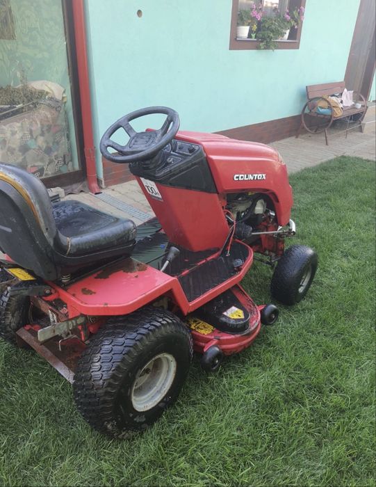Tractor gradina marca Countax cu motor Honda de 14 cai În 2 pistoane.