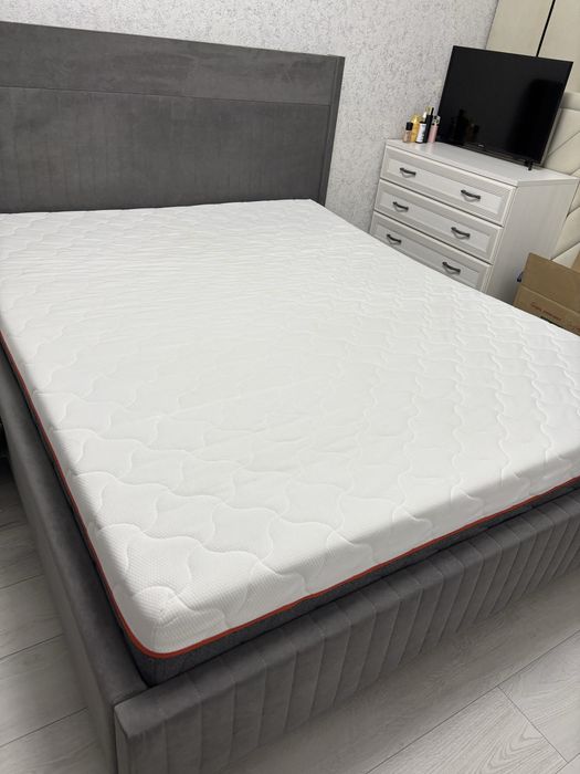 Кровать двуспальная, в новом состоянии, 180/200 с матрацем