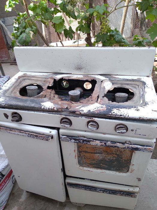 Уш ошаклы газ плита сатылады.   Бахасы 250000. Жаксы ислеп турыпты.