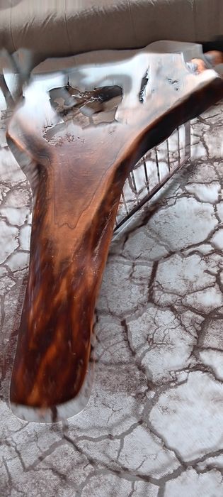 Уникална маса от масивен орех – ръчна изработка