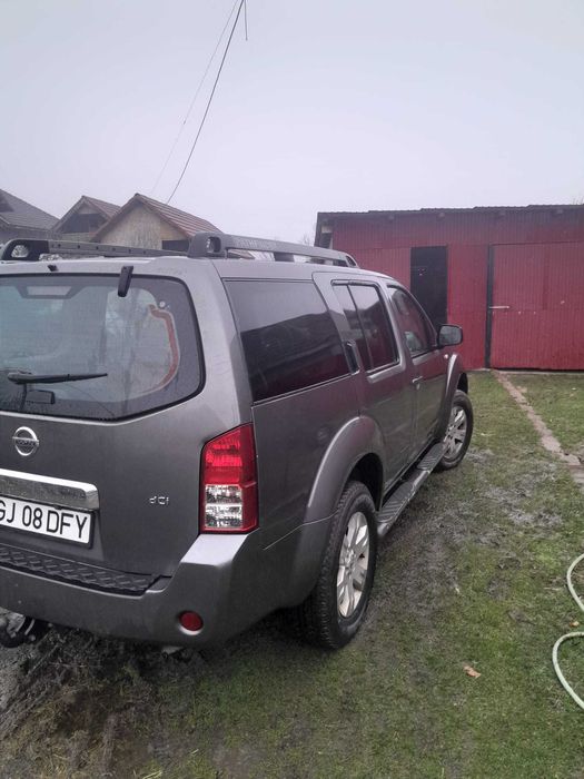 Vând Nissan Pathfinder