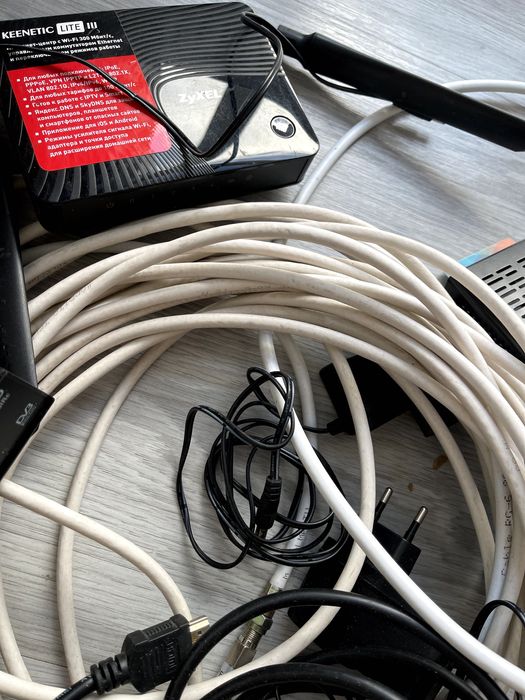 Модемы рисиверы тюнер провода и все прочее за все 10 тыс тнг