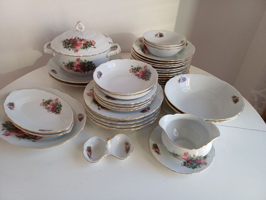 Винтидж порцеланов сервиз Чехия 32 части +6 отделни чинии за супа /сн2