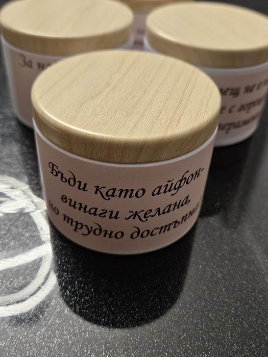 Свещи за осми март