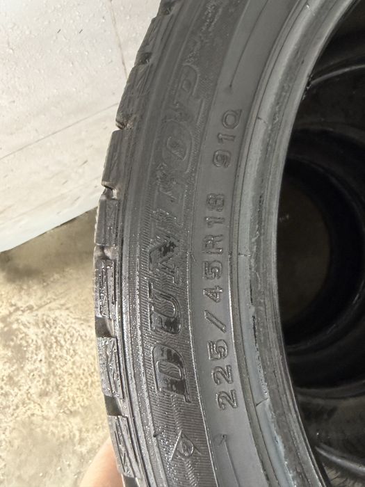 225/45/18 комплект шины Dunlop