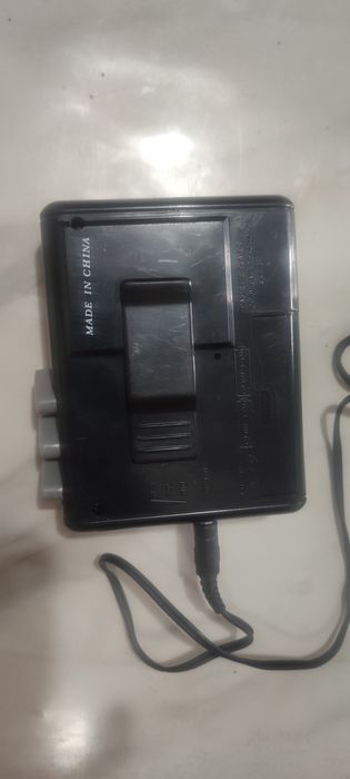 2 aparate audio cu casetă tip walkman