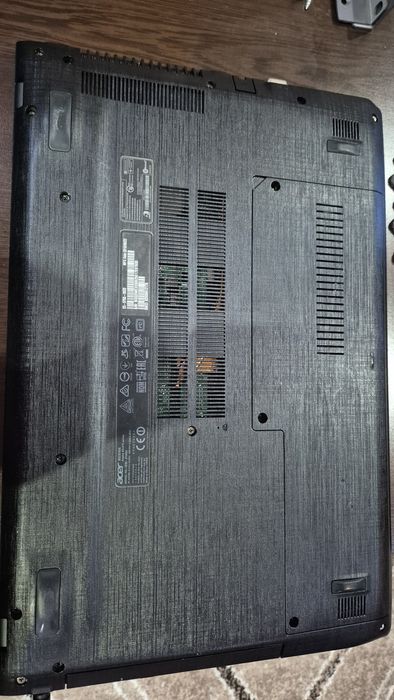 Продавам лаптоп Acer Aspire E5 575G