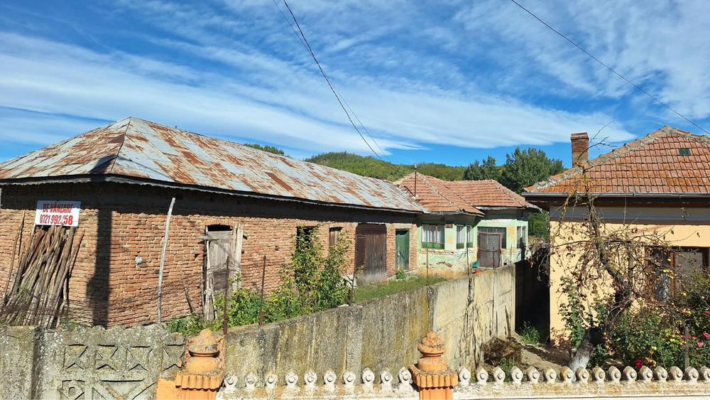 Vand casa in comuna Orlesti