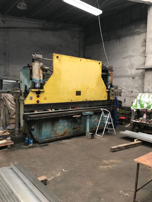 Abkant profile container