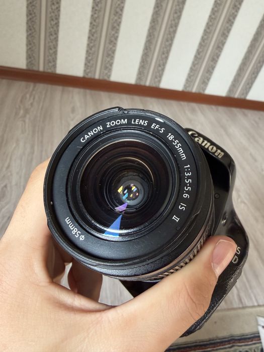 Canon EOS 600D + объектив 18-55 мм