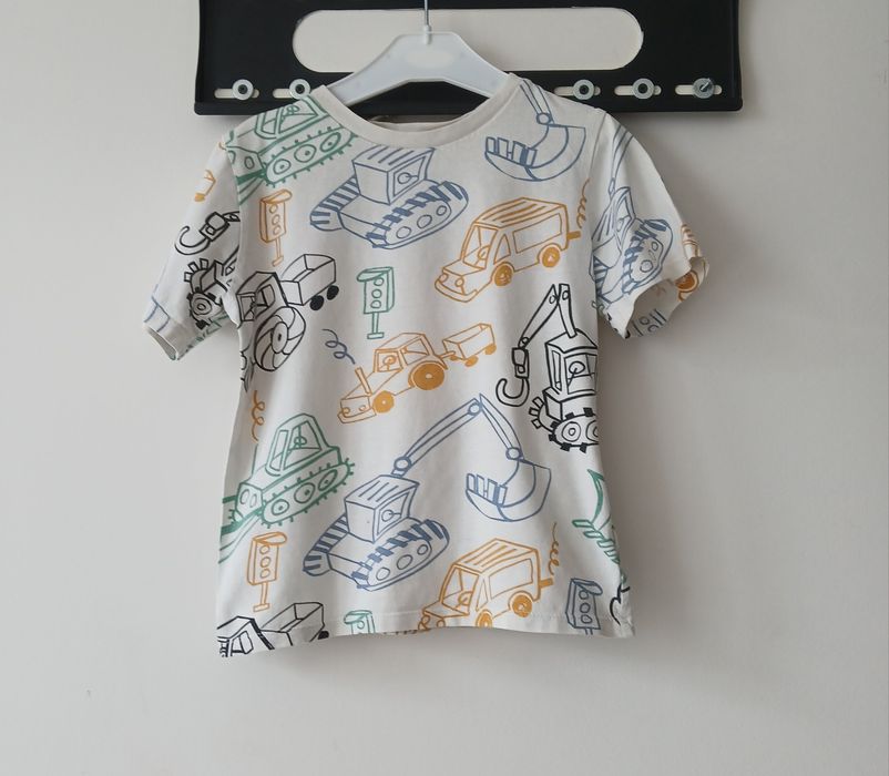 Тениски и къси панталони h&m 122-128