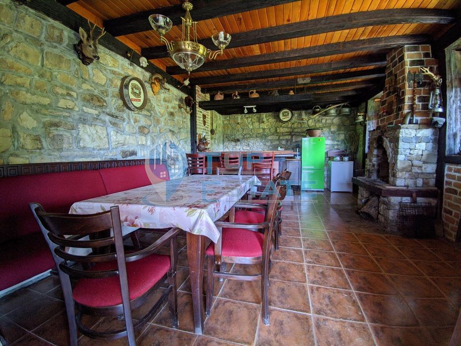 Продава се Къща в Елена - 1200 кв.м за 375 €/кв.м - Снимка #1