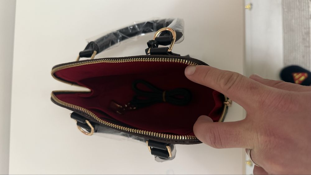 Geanta dama noua foarte eleganta