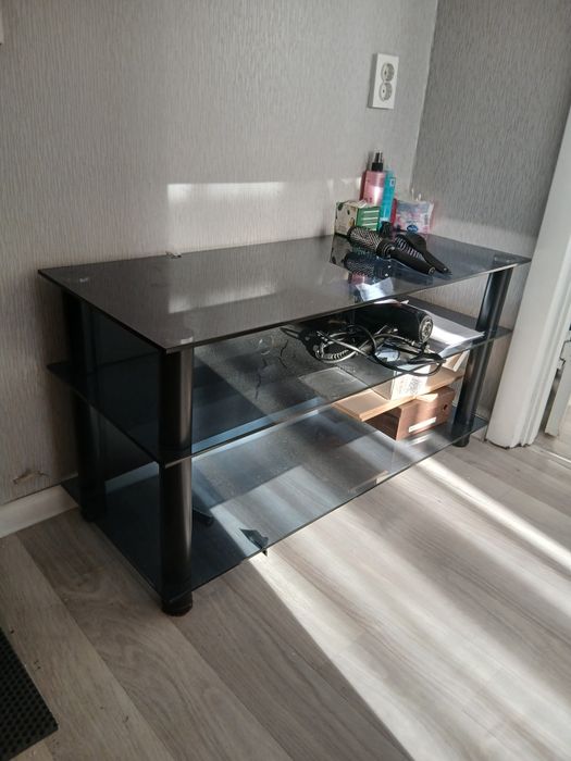 Продам стеклянную тумбочку