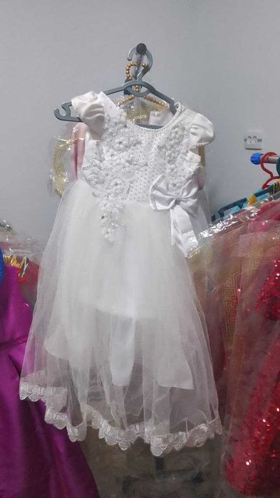 Болалар байрам либослари. Янги йил, ҳарбийлар либоси. Атлас либосчалар