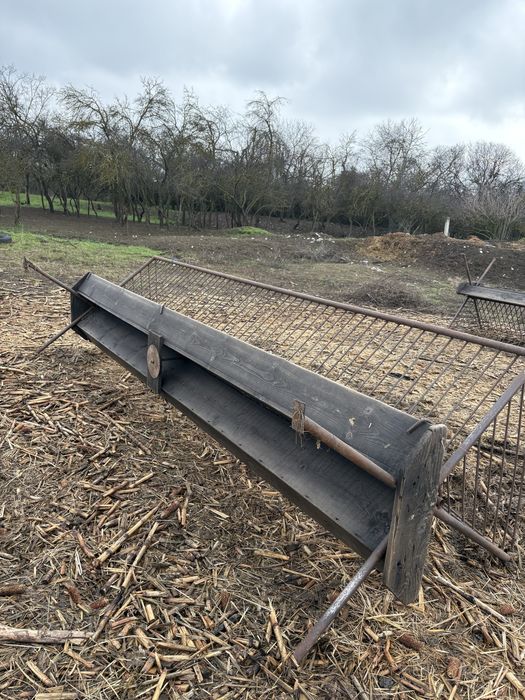 Vând scări pentru hrănire oi