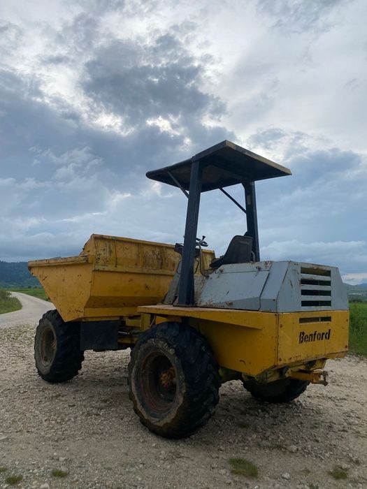 Vand/Inchiriez dumper benford 6t