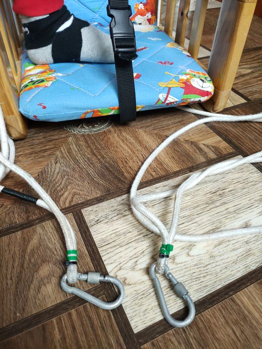 Качелях детская.  Мягкая.