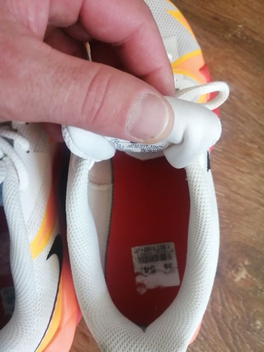 Vând adidași Nike aproape noi