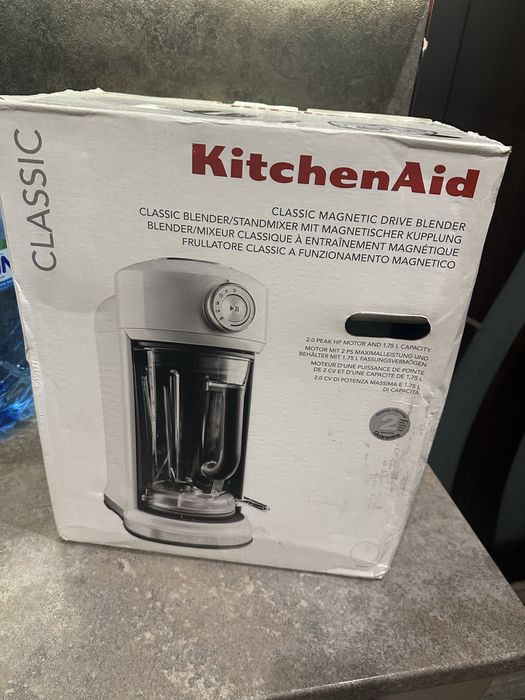 KitchenAid Magnetic Drive Blender