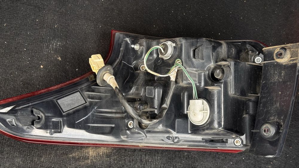 Lampa spate stanga mitsubishi outlander phev original .