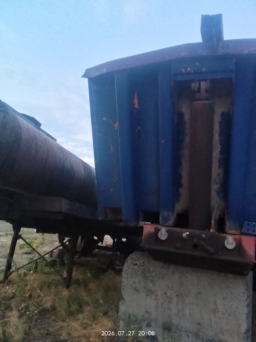 Полуприцеп DAF на ходу