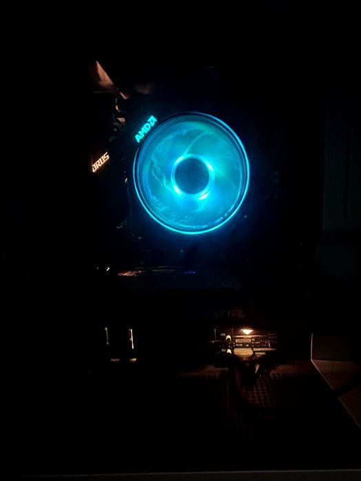 PC Gaming Ryzen 7 2700X / GTX 1070 8GB / SSD M.2 / NZXT