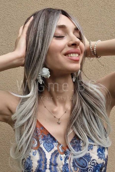 Дълга сребристо руса чуплива перука Силвър