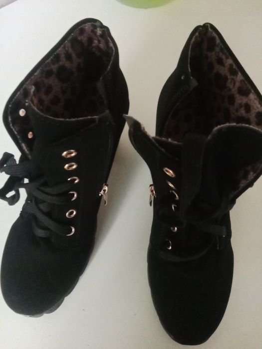 Продам новые не ношеные 37 р.