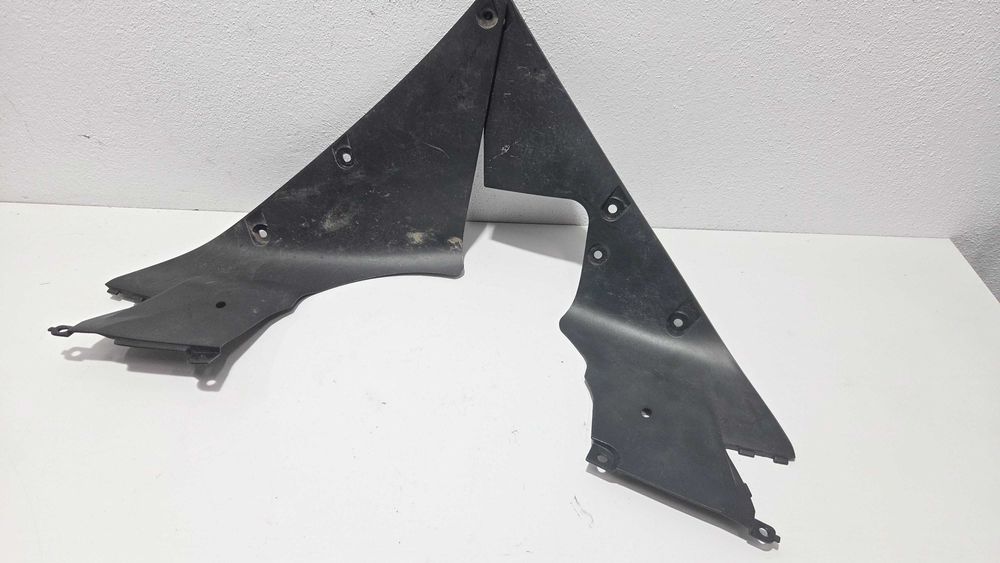 Yamaha R1 Big Bang carene scarite sa