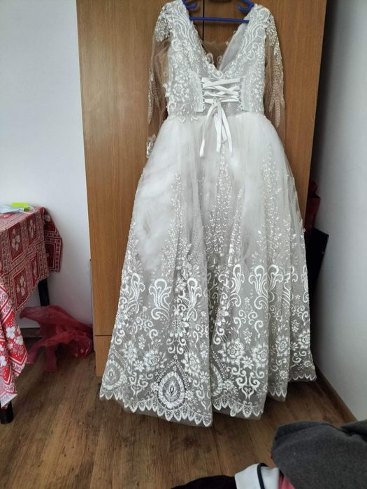 Vand rochie mireasa purtata in stare buna