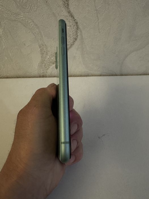 Продам iPhone 11