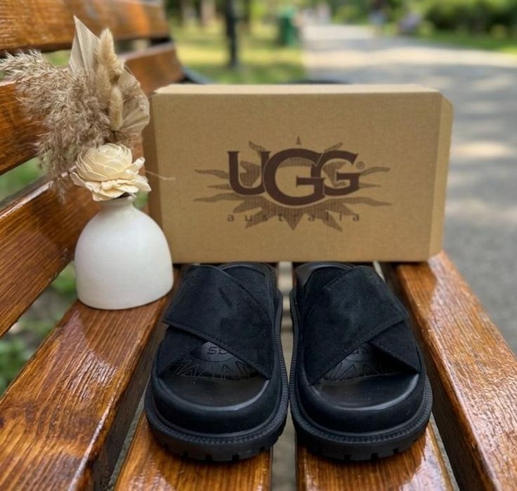 Papuci Dama UGG Negri - Full Box
