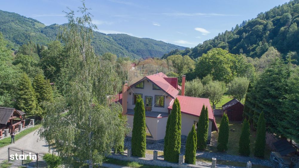 Casă de vacanță cu 9 camere de vânzare Moieciu de Jos