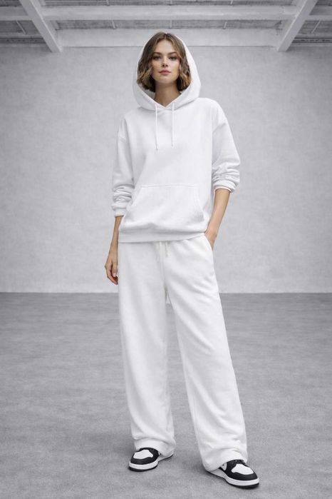 комплект с качулка удобен – перфектен за ежедневието,