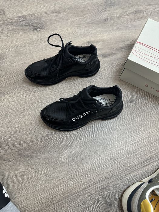 Маратонки Bugatti