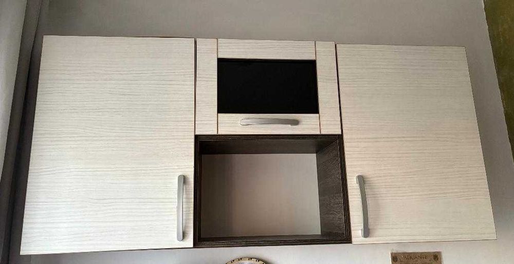 Vând două corpuri de mobilier