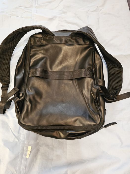 Кожанный черный рюкзак