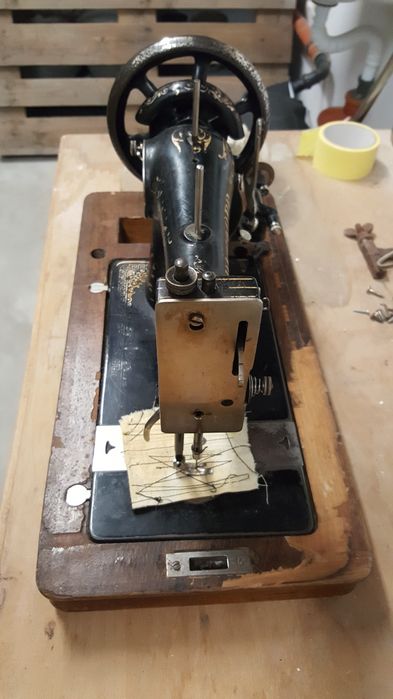 Шевна машина - ръчна.