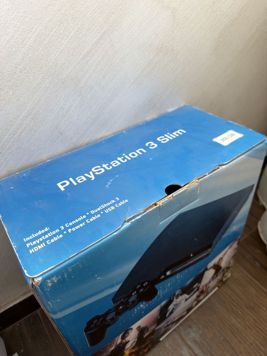плейстейшън 3 slim + 2 джойстика