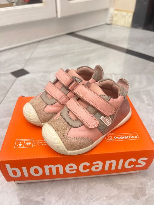 Кроссовки biomechanic для первых шагов.