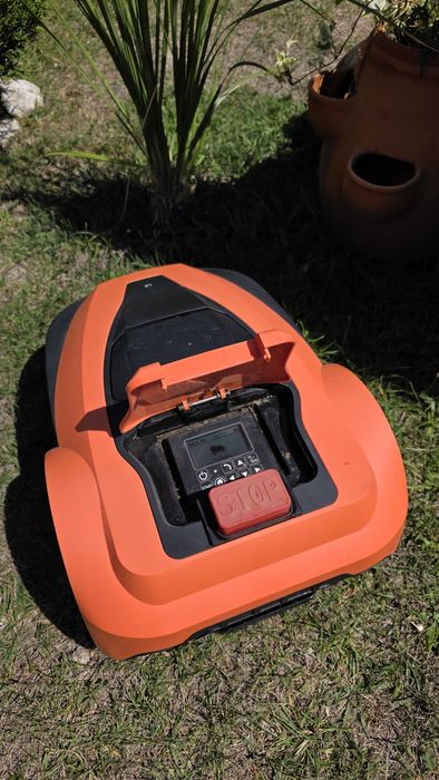 Косачка робот IHunt RoboMower Pro 2500 m2 5.2A Tuya