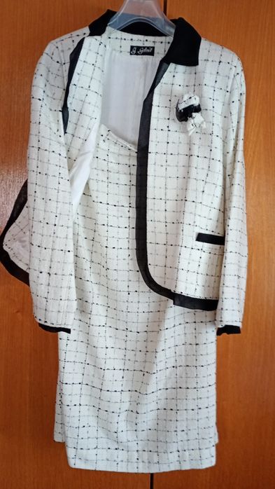 Рокля+Дамски костюми с пола  или панталон