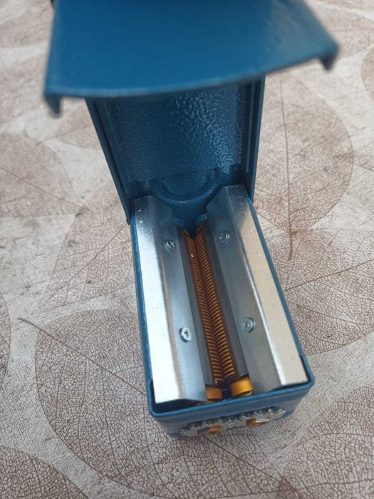 Aparat facut taitei subtiri, manuala,24x9,5x6cm ..