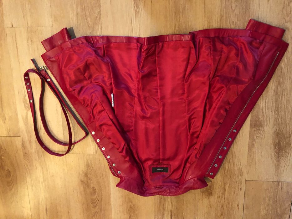 Jacheta piele, masura 40, inchidere cu fermoar si capse, cordon