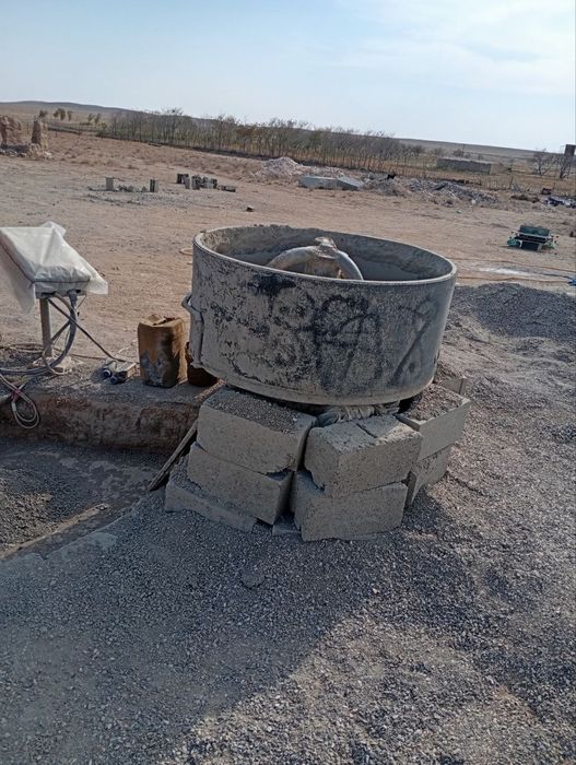 Shlakablok aparat sotiladi. Mishalka paddon qolip kabel hamma narsasi.