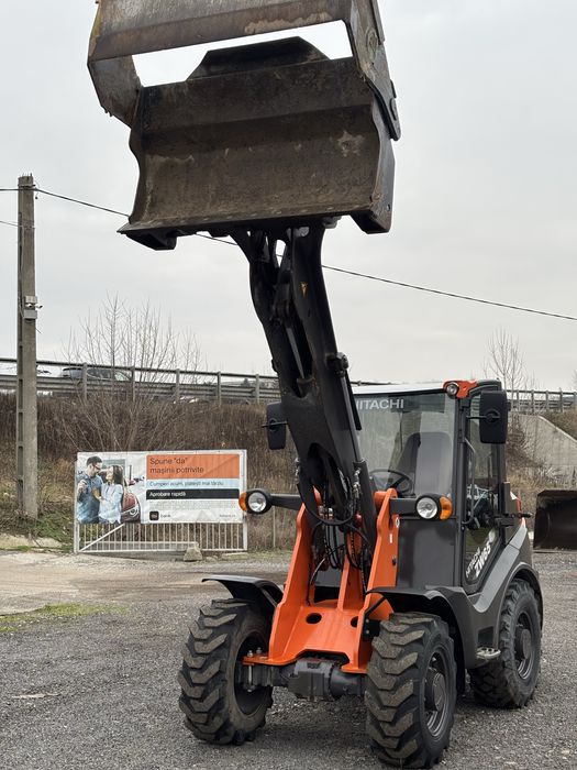 Incarcator frontal Hitachi