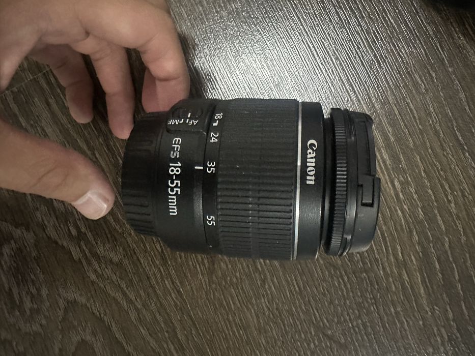 Фотокамера Canon eos 2000d